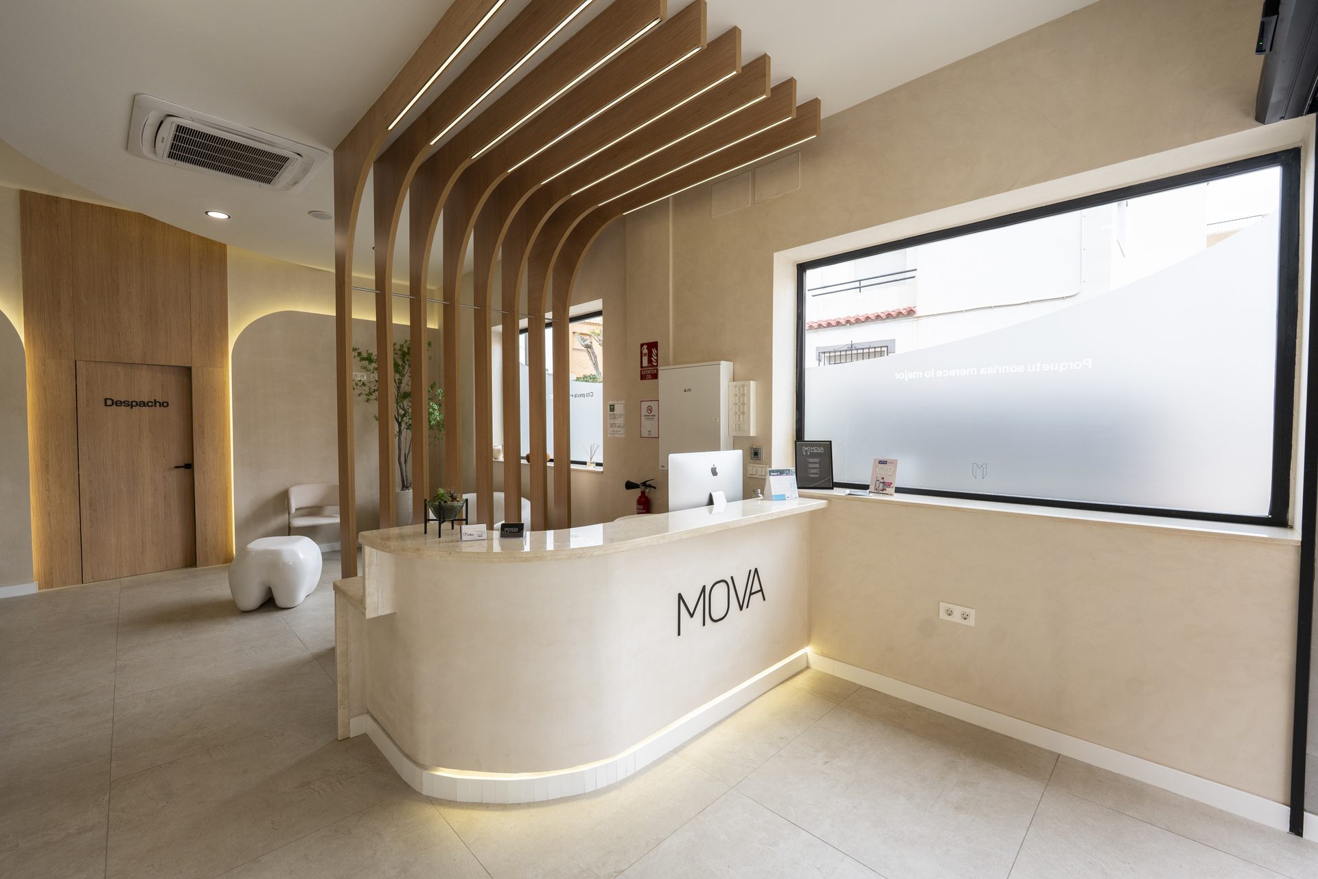 Interior de la clínica MOVA Studio Dental en Vícar